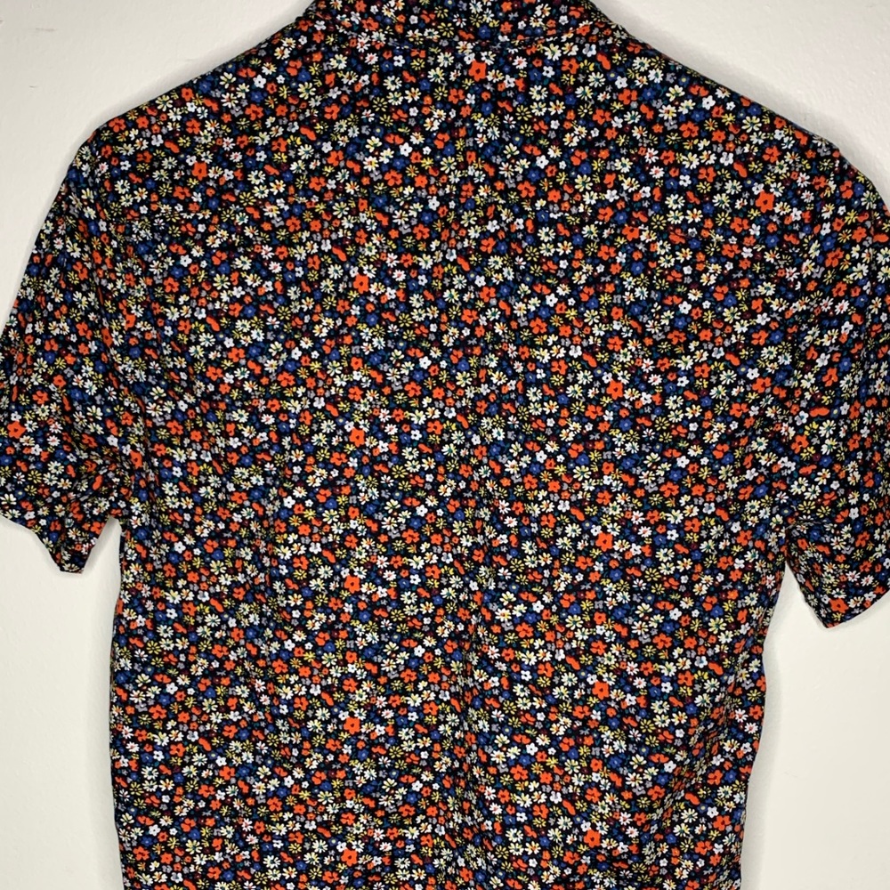 Button down shirt with collar. Size XS